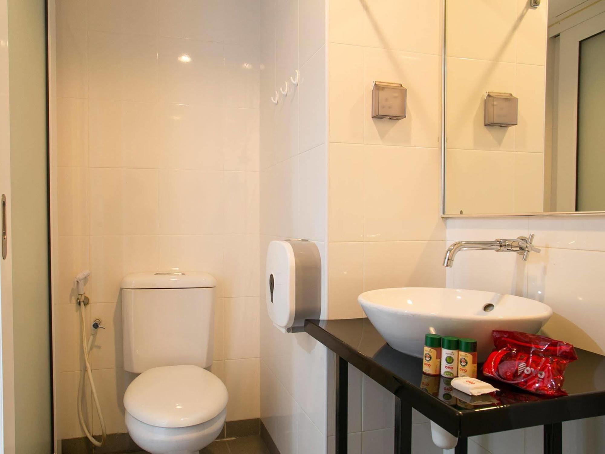 Oyo 180 V Hotel Kuala Lumpur Eksteriør billede